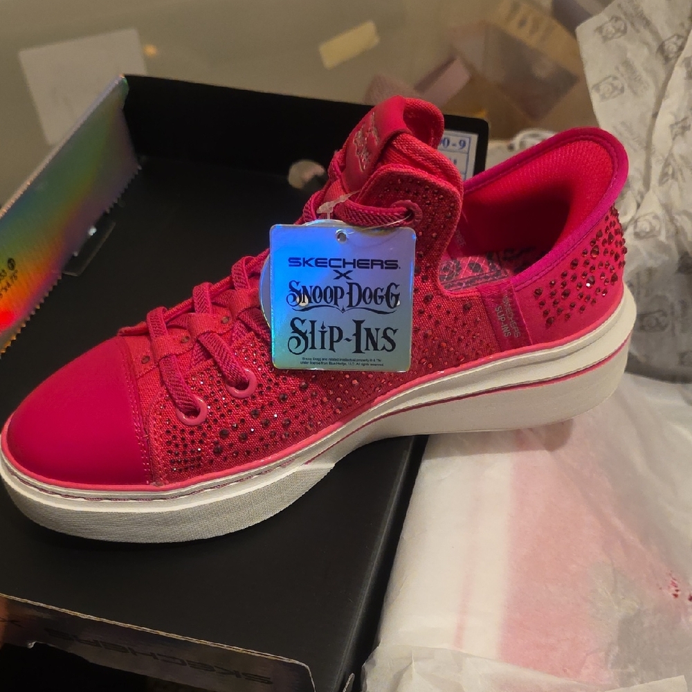 Skechers Women's Fuchsia Slip-Ins Sneakers